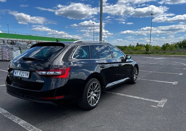 Skoda Superb cena 66000 przebieg: 224000, rok produkcji 2015 z Józefów małe 92